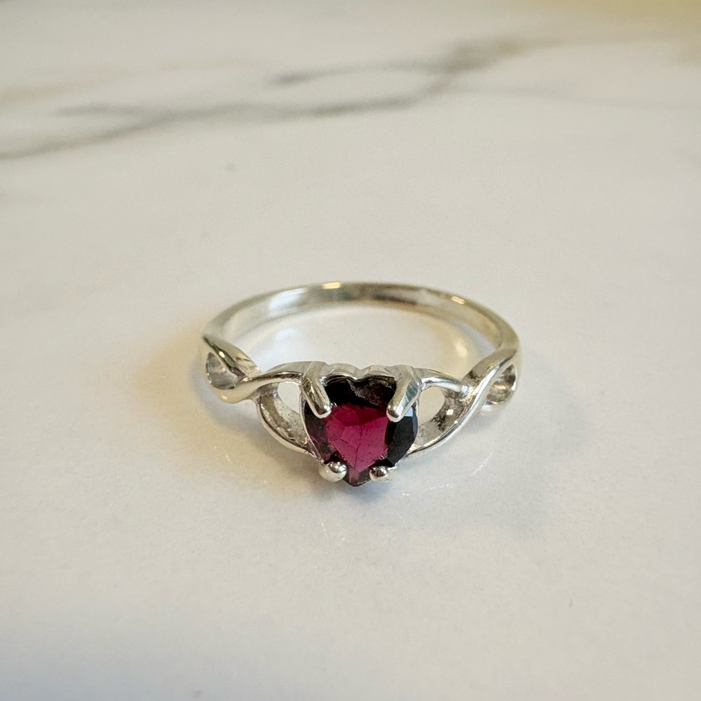 925 Sterling Silver Heart-Shaped Garnet Ring Size 8 Heirloom Style